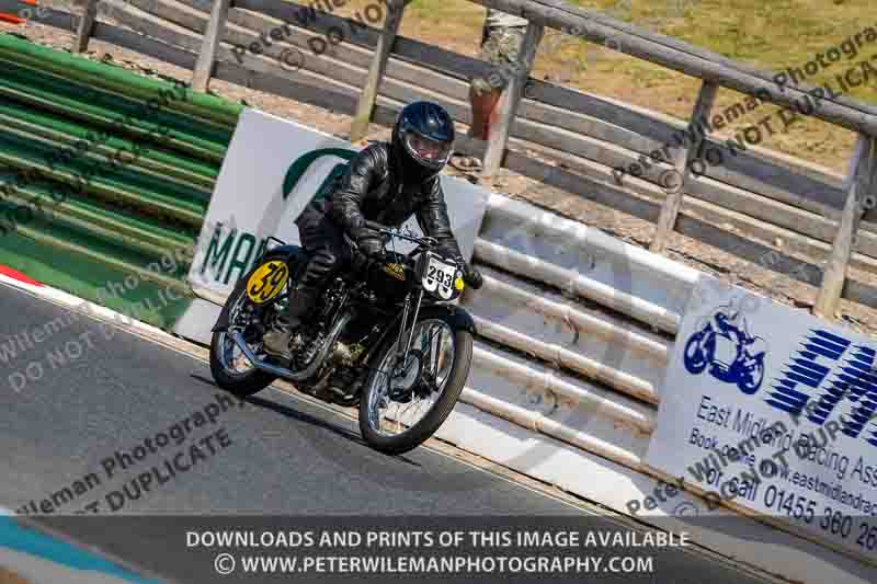 Vintage motorcycle club;eventdigitalimages;mallory park;mallory park trackday photographs;no limits trackdays;peter wileman photography;trackday digital images;trackday photos;vmcc festival 1000 bikes photographs